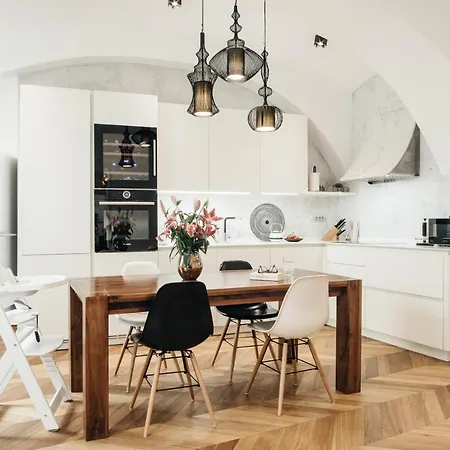 Under The Castle Apartment